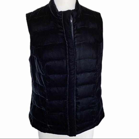 Women’s Charter Club Soft Snap Up Black Vest - Picture 1 of 6